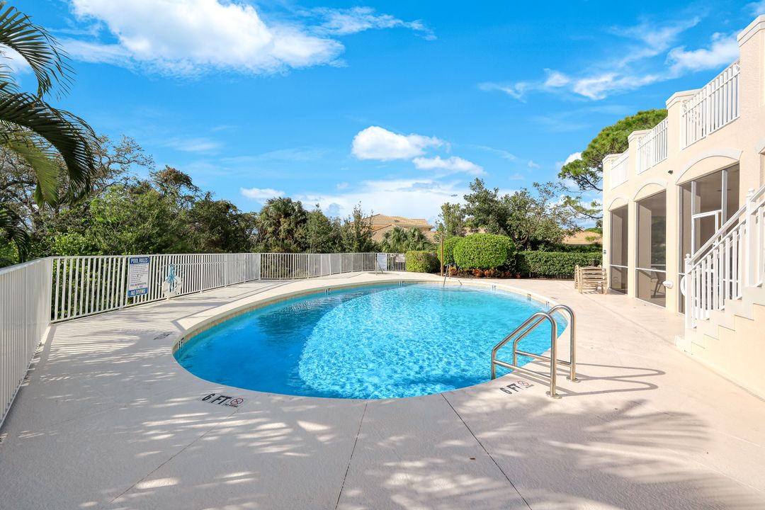 463 Tullamore Ln, Naples, FL 34110