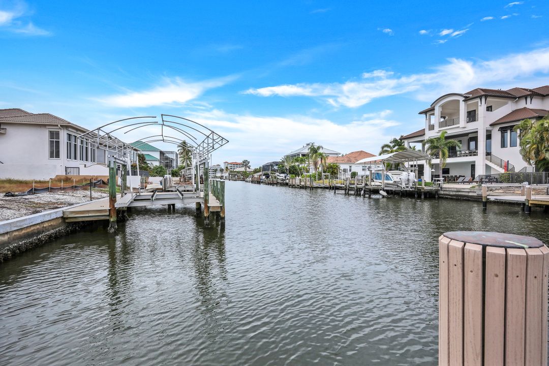 401 Lagoon Ave, Naples, FL 34108