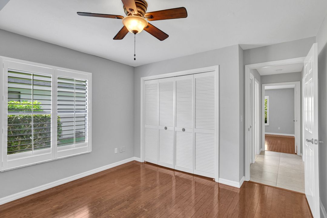 10631 Regent Cir, Naples, FL 34109