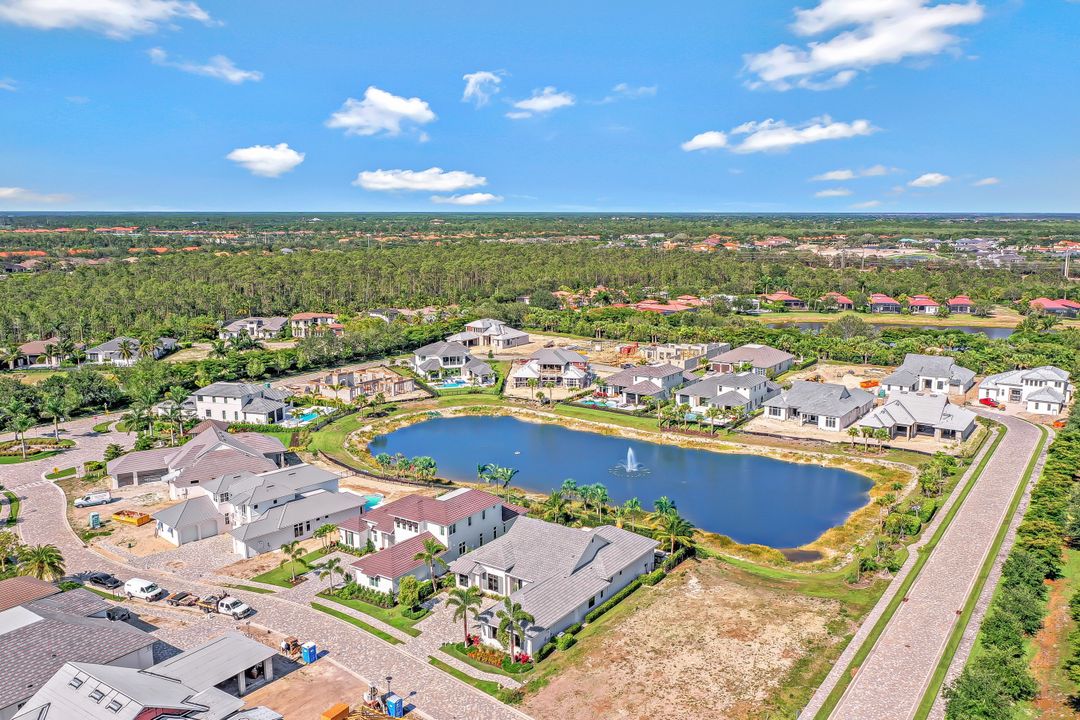 16724 Enclave Cir, Naples, FL 34110