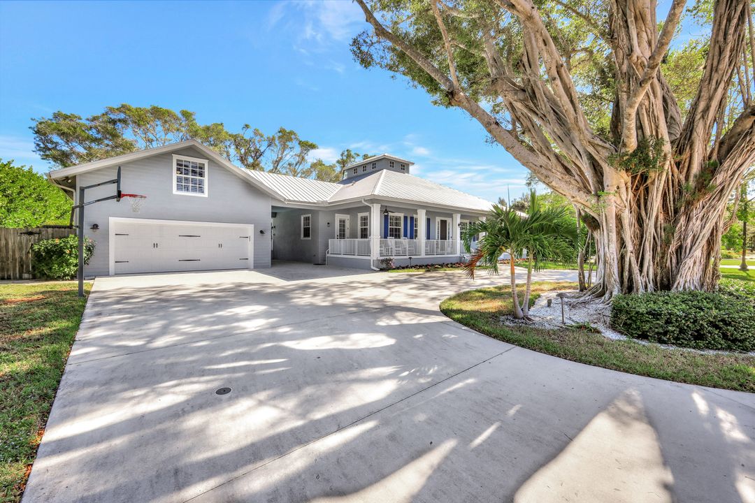 5288 Sand Dollar Ln, Naples, FL 34103