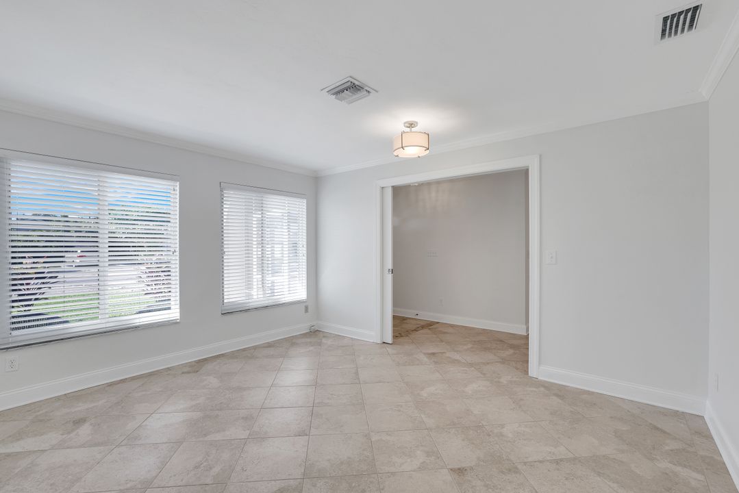 573 98th Ave N, Naples, FL 34108