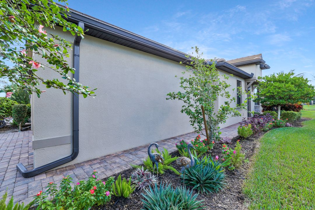 7659 Jacaranda Ln, Naples, FL 34114