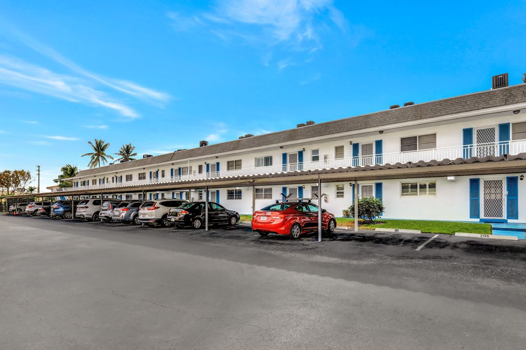 750 Mooring Line Dr #207, Naples, FL 34102