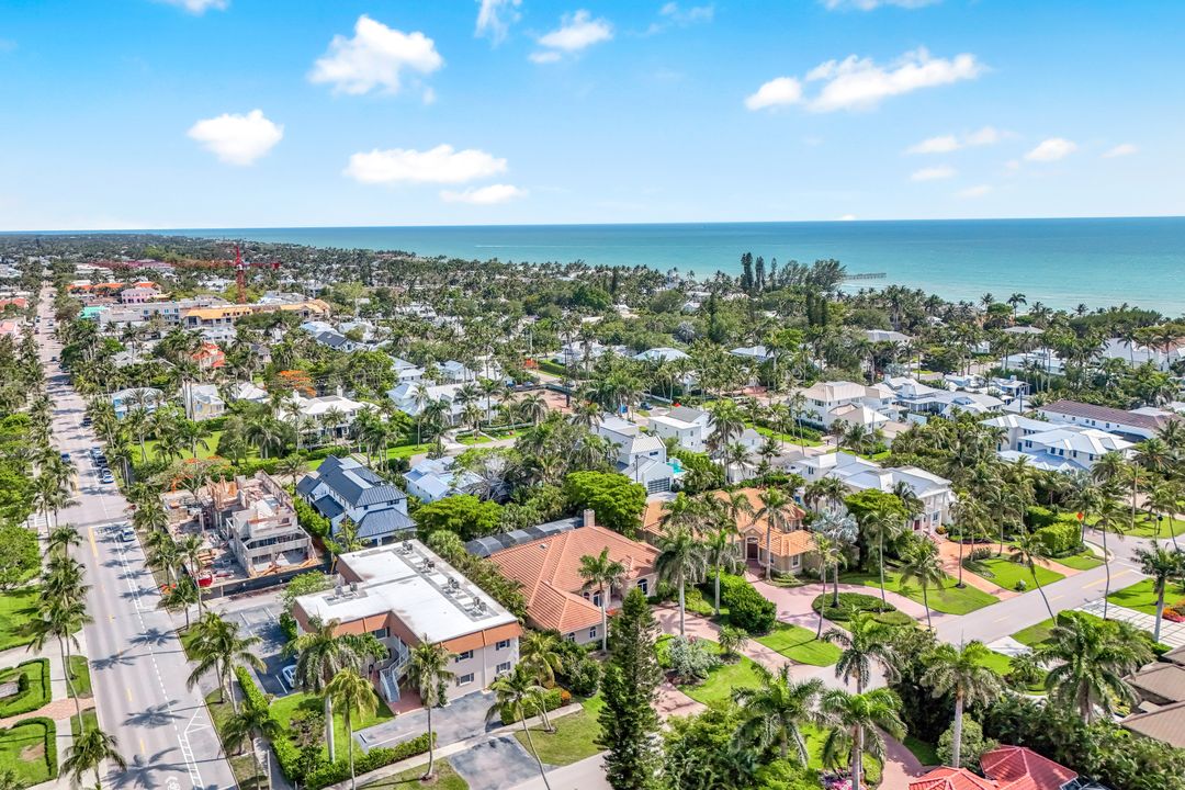 258 9th Ave S, Naples, FL 34102