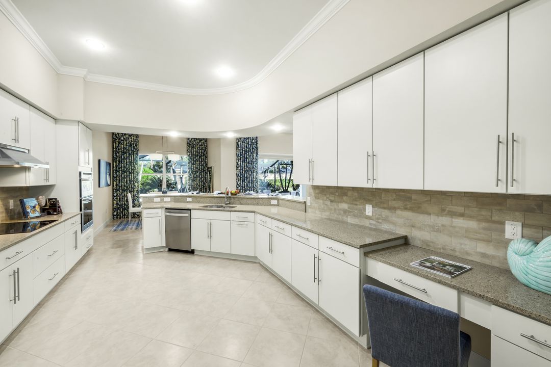 9314 Quarry Dr, Naples, FL 34120