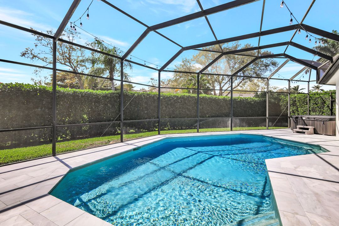 8019 San Simeon, Naples, FL 34109