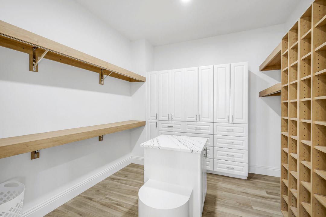 5743 SW 9th Ct, Cape Coral, FL 33914