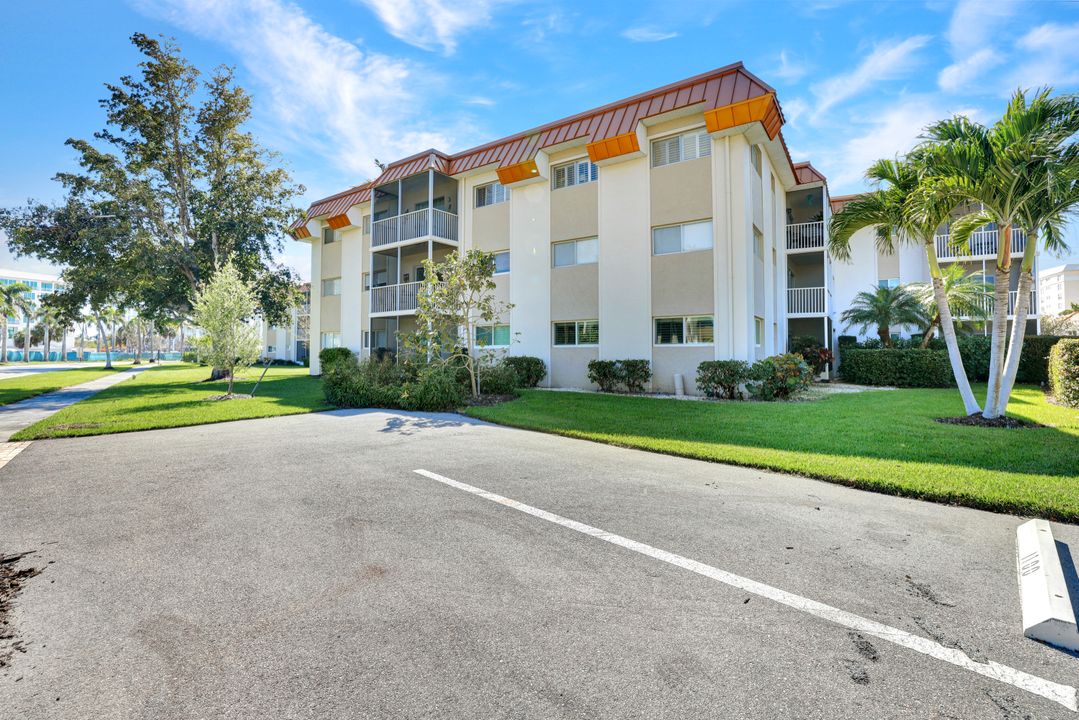 1100 Gulf Shore Blvd N #103, Naples, FL 34102
