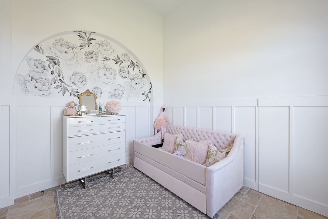 494 Seagull Ave, Naples, FL 34108