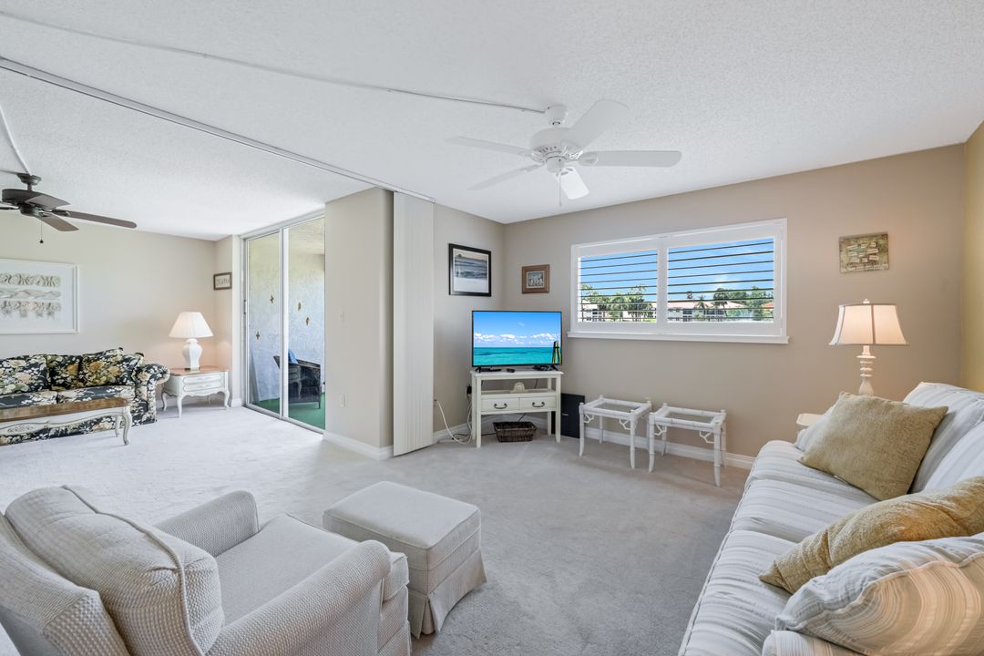 300 Forest Lakes Blvd #104, Naples, FL 34105