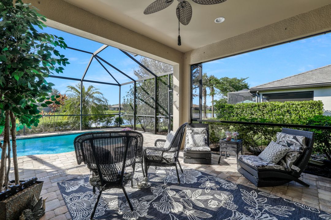 7659 Jacaranda Ln, Naples, FL 34114
