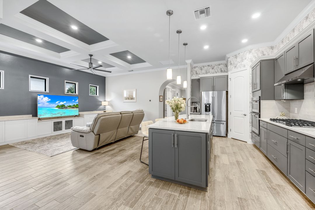 9354 Greyhawk Trl, Naples, FL 34120