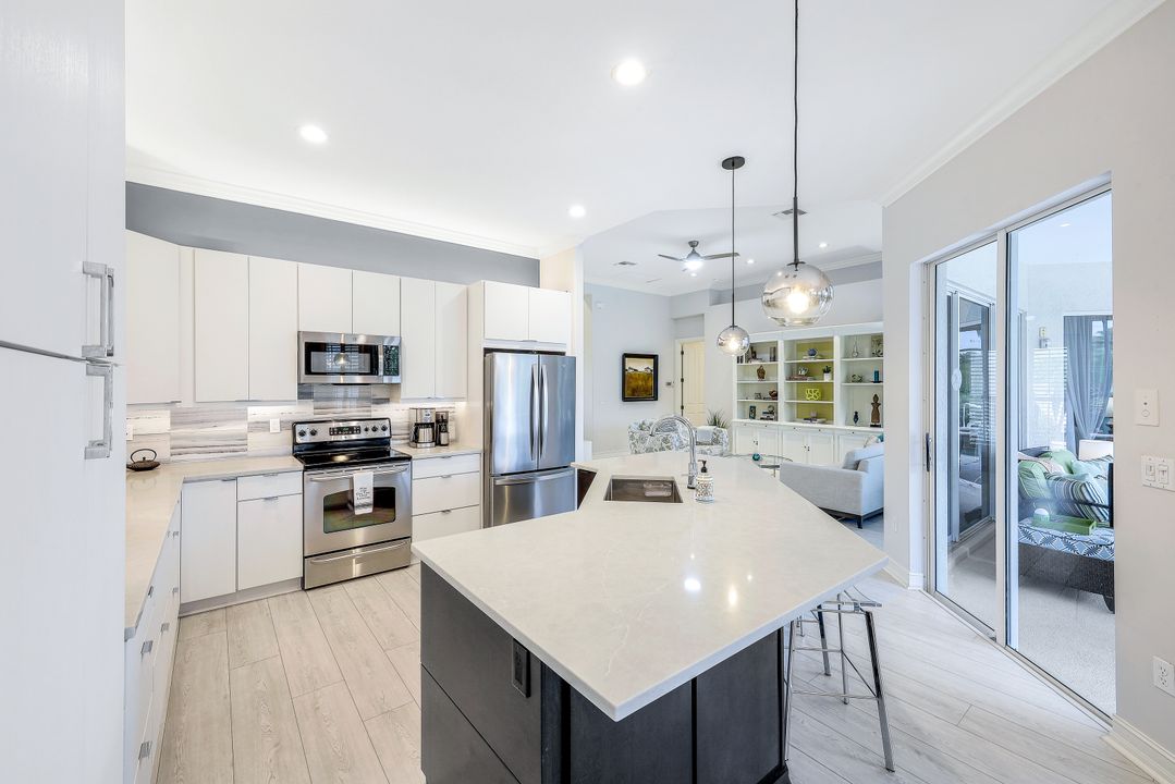 6053 Dogleg Dr, Naples, FL 34113