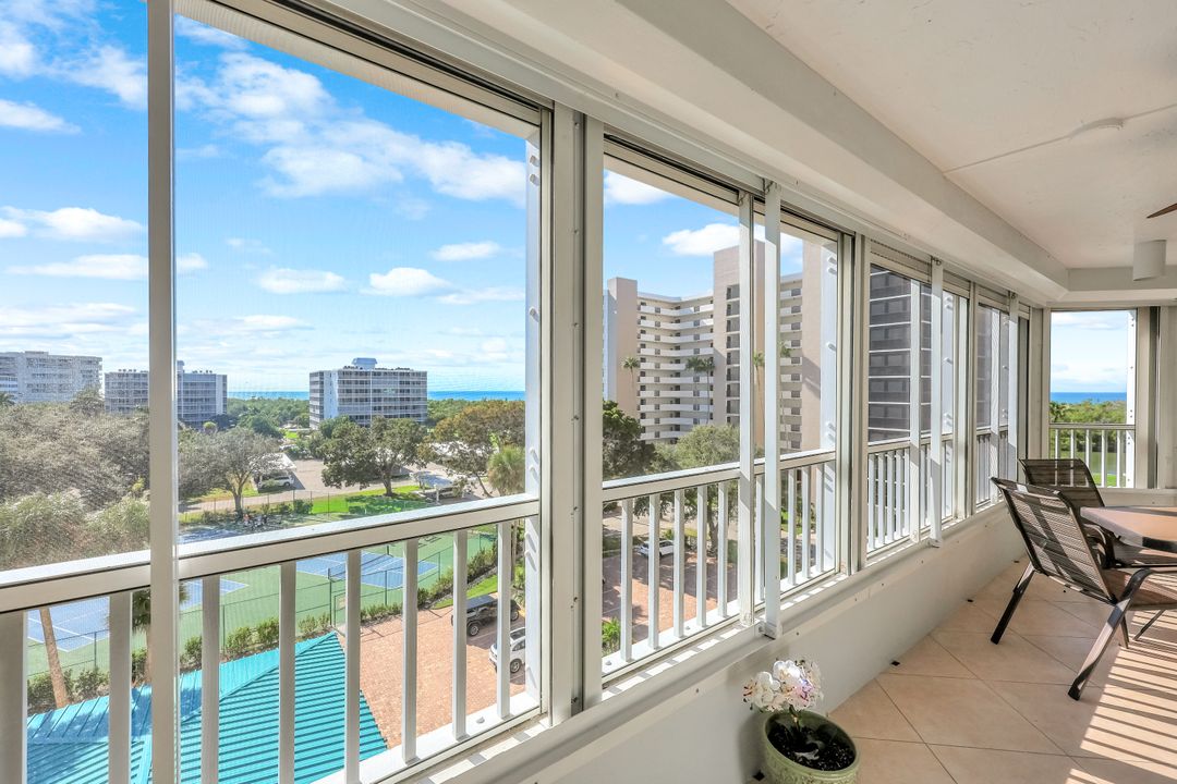 21 Bluebill Ave, Naples, FL 34108