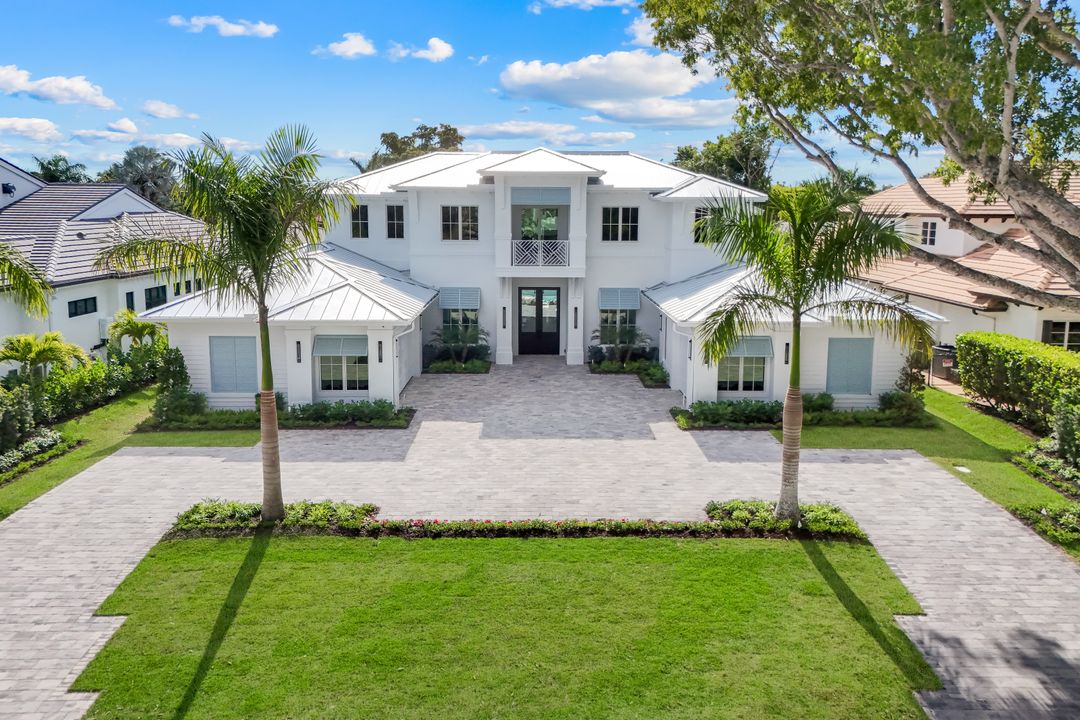 726 Riviera Dr, Naples, FL 34103