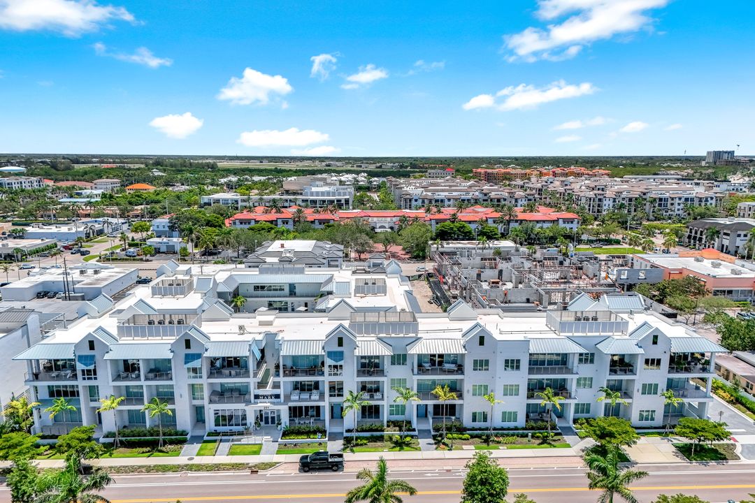 201 8th St S #308, Naples, FL 34102