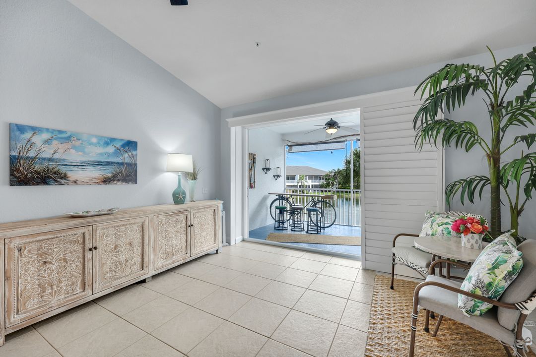 2110 Cay Lagoon Dr #122, Naples, FL 34109