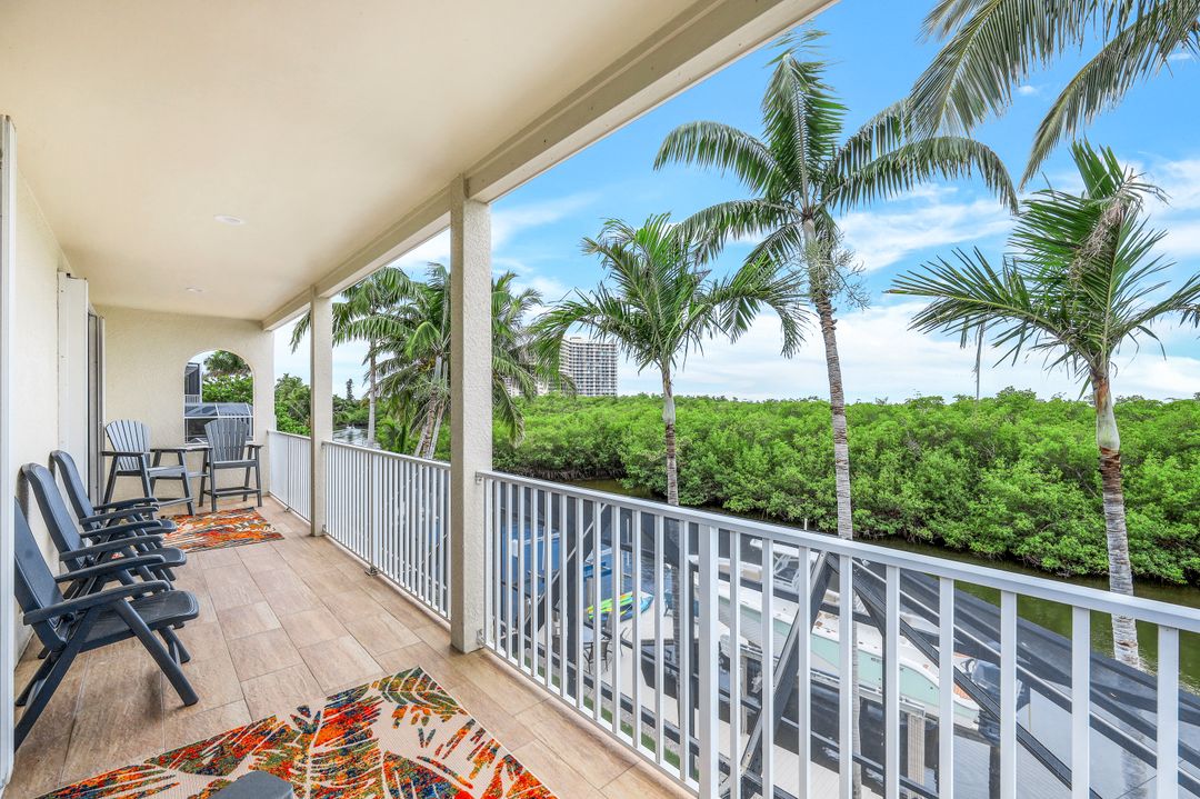458 Spinnaker Dr, Marco Island, FL 34145