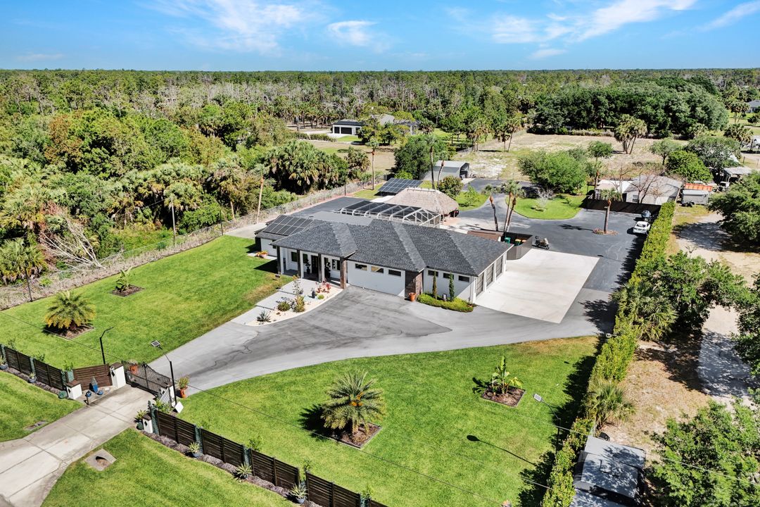 121 20th Ave NE, Naples, FL 34120