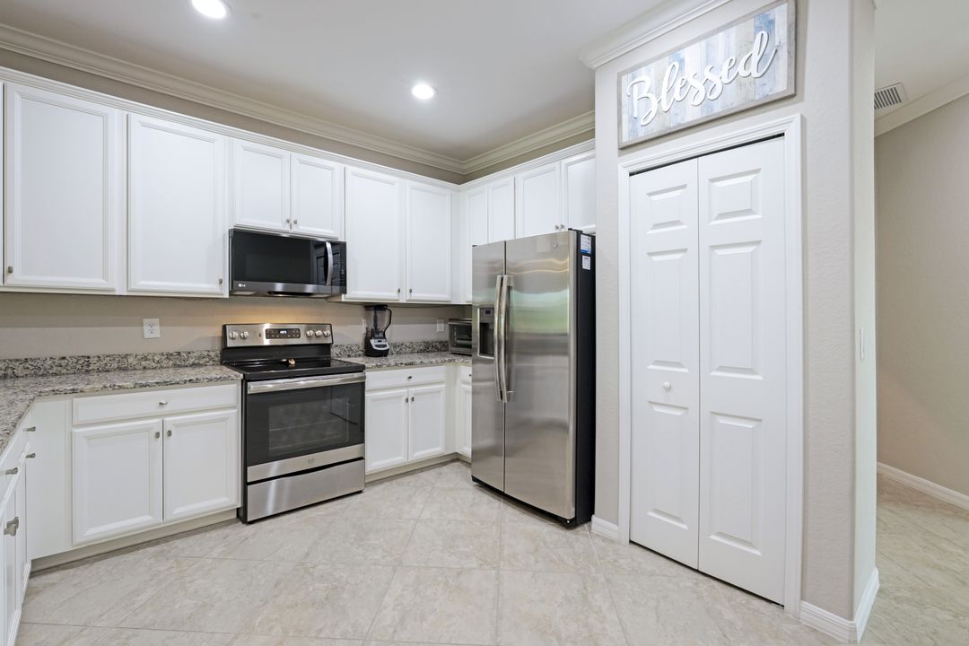 2028 Wellington St, Naples, FL 34120