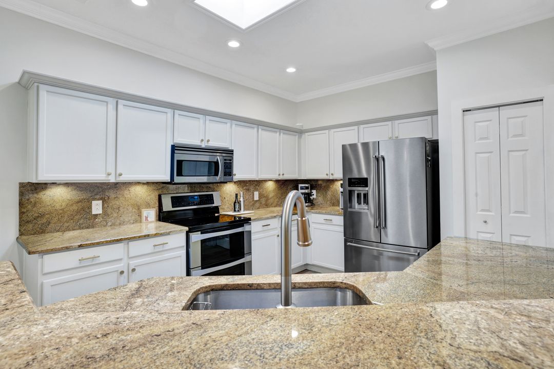 302 Stanhope Cir, Naples, FL 34104