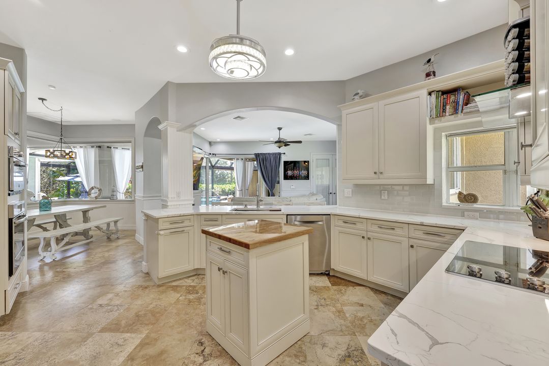 1817 Piccadilly Cir, Cape Coral, FL 33991