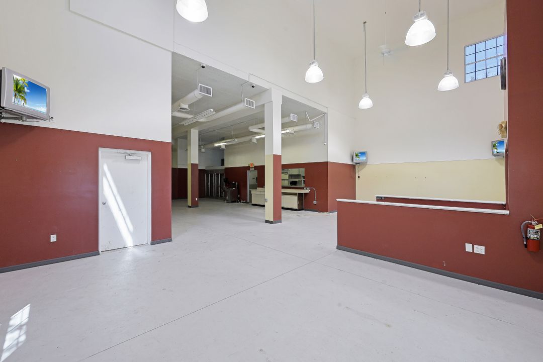 11387 Tamiami Trail E, Naples, FL 34113