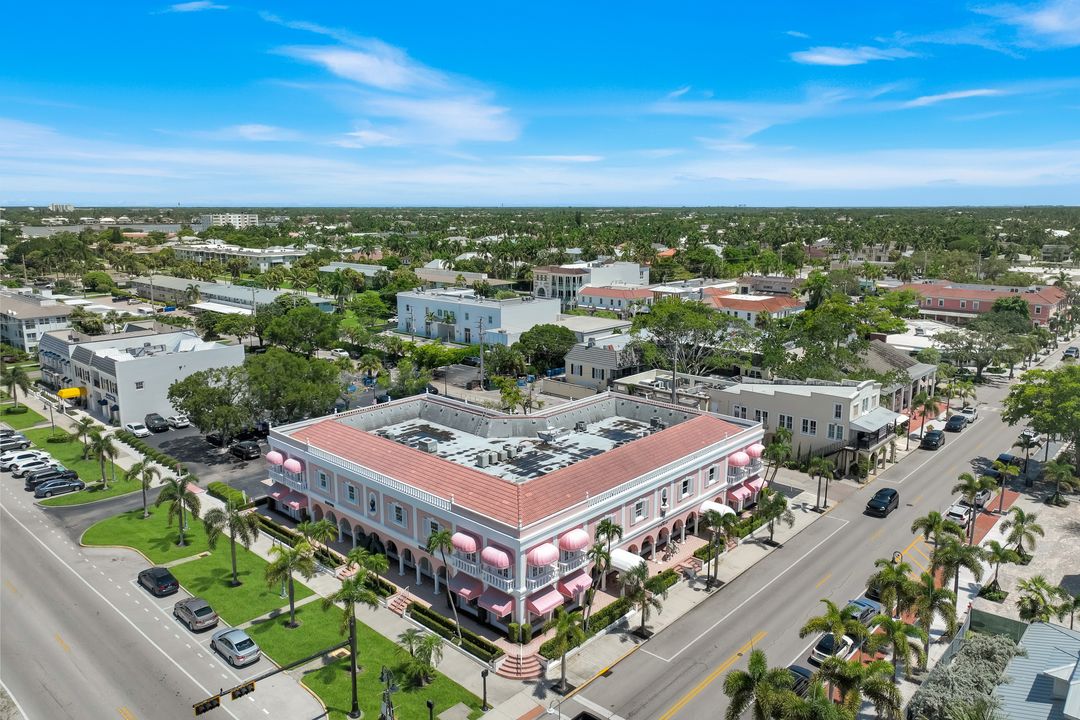 382 12th Ave S, Naples, FL 34102