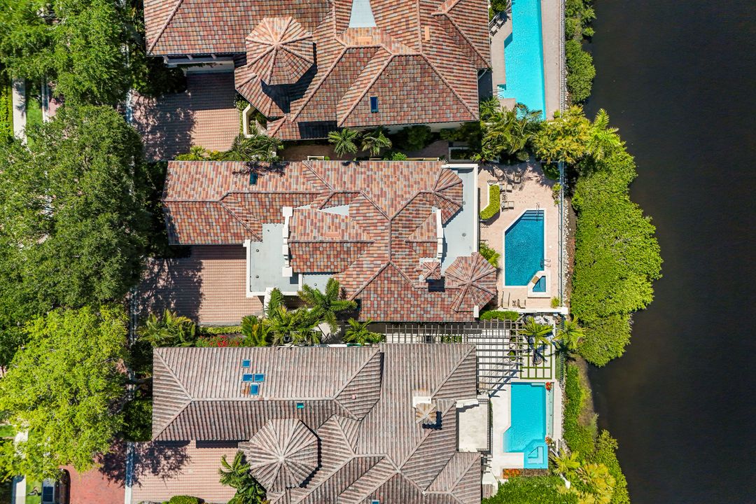 7913 Via Vecchia, Naples, FL 34108