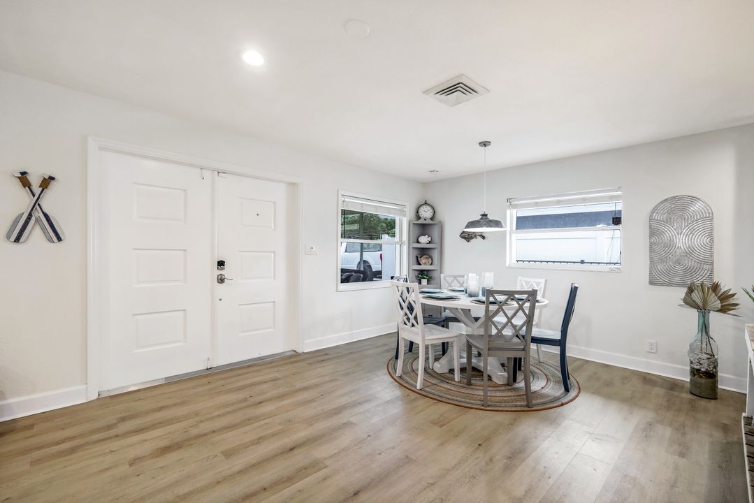 590 92nd Ave N, Naples, FL 34108