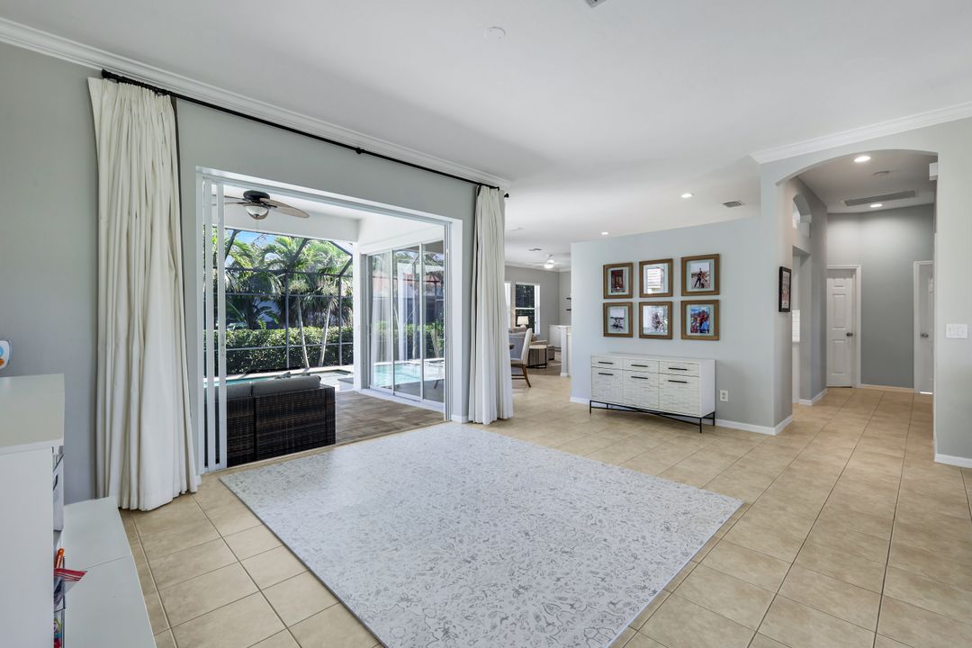 8748 S Lake Cir, Fort Myers, FL 33908