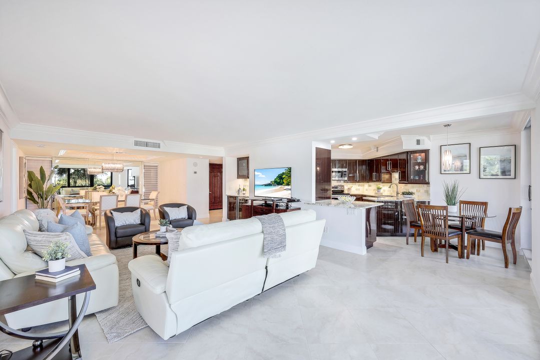 4551 Gulf Shore Blvd N  #301, Naples, FL 34103