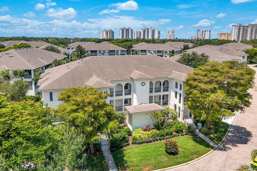 795 Bentwater Cir #202, Naples, FL 34108