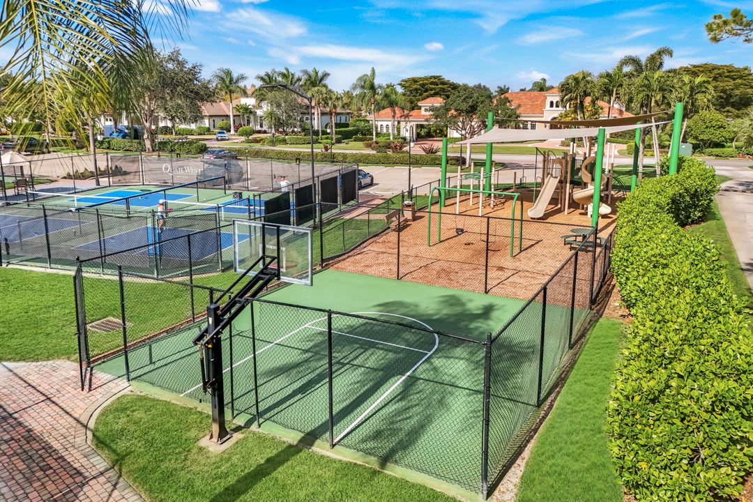 3891 Brynwood Dr, Naples, FL 34119