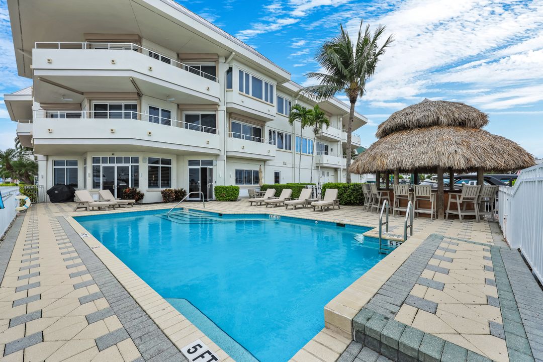891 10th St S, Naples, FL 34102
