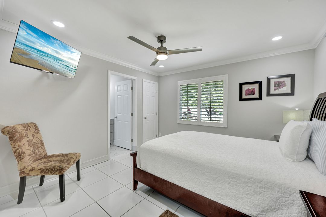 565 93rd Ave N, Naples, FL 34108