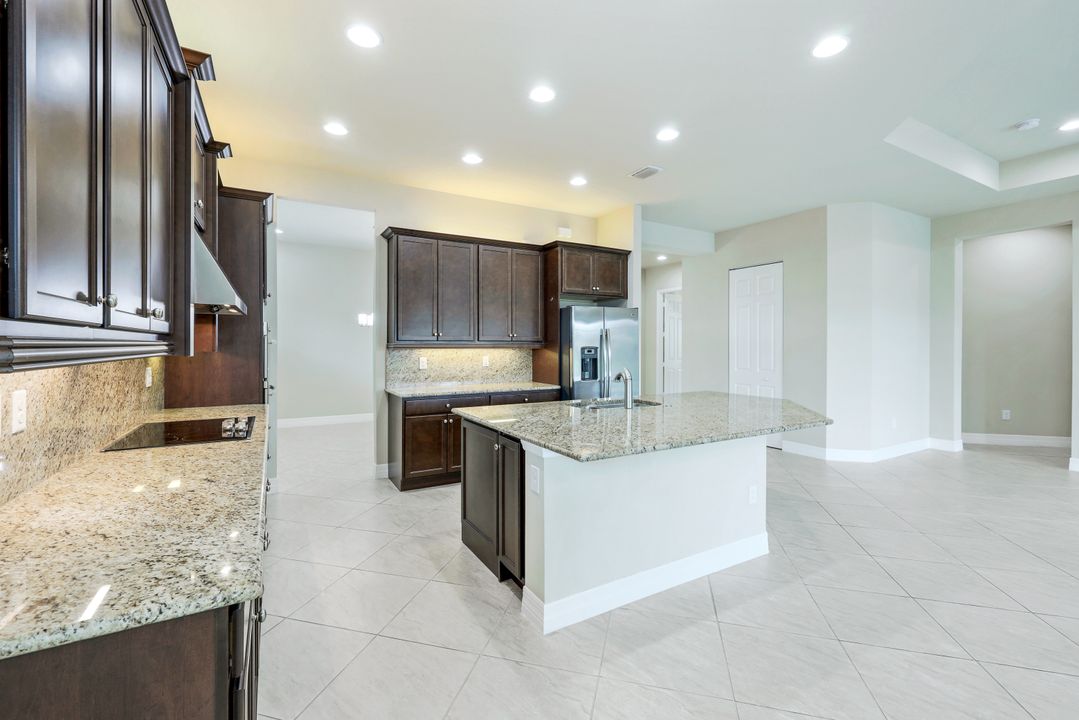 11532 Stonecreek Cir, Fort Myers, FL 33913