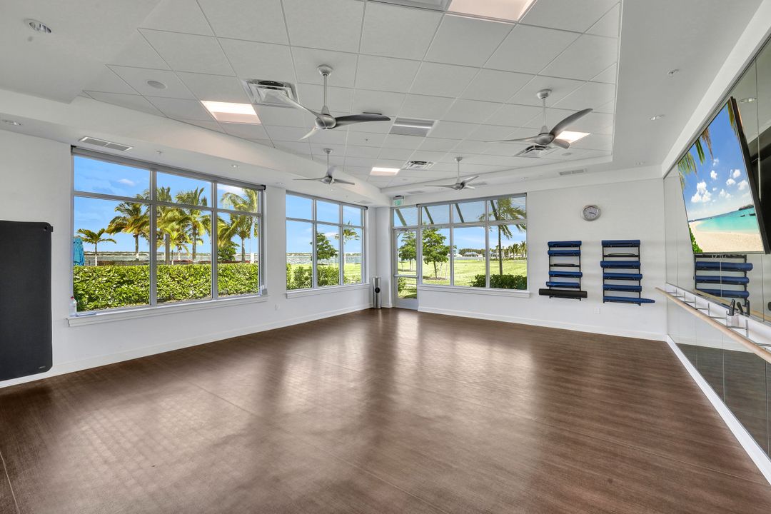 19184 Aqua Shore Dr, Fort Myers, FL 33913