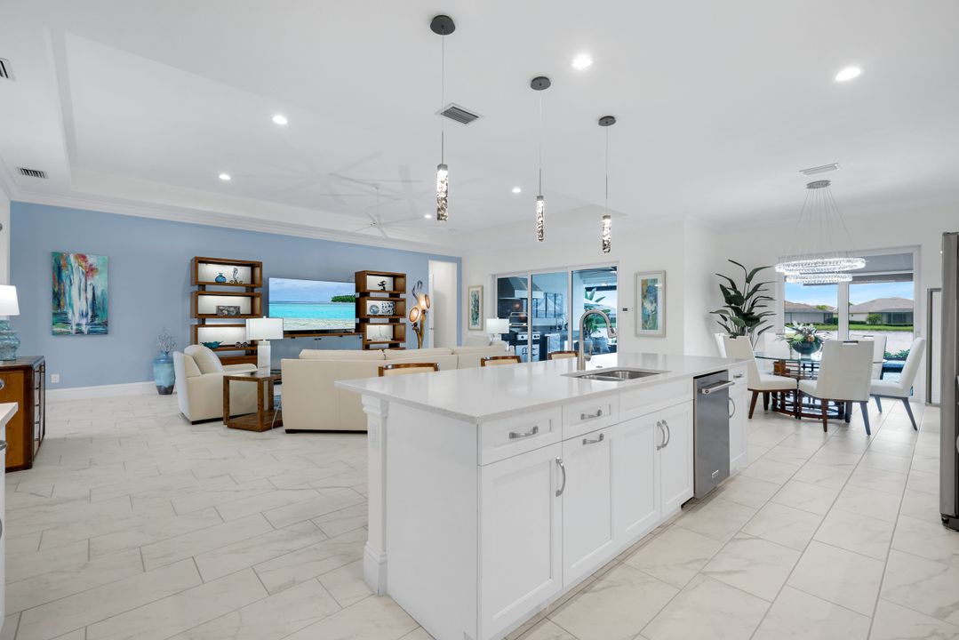14386 Laguna Spgs Ln, Naples, FL 34114
