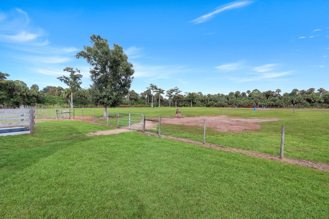 1960 Moulder Dr, Naples, FL 34120