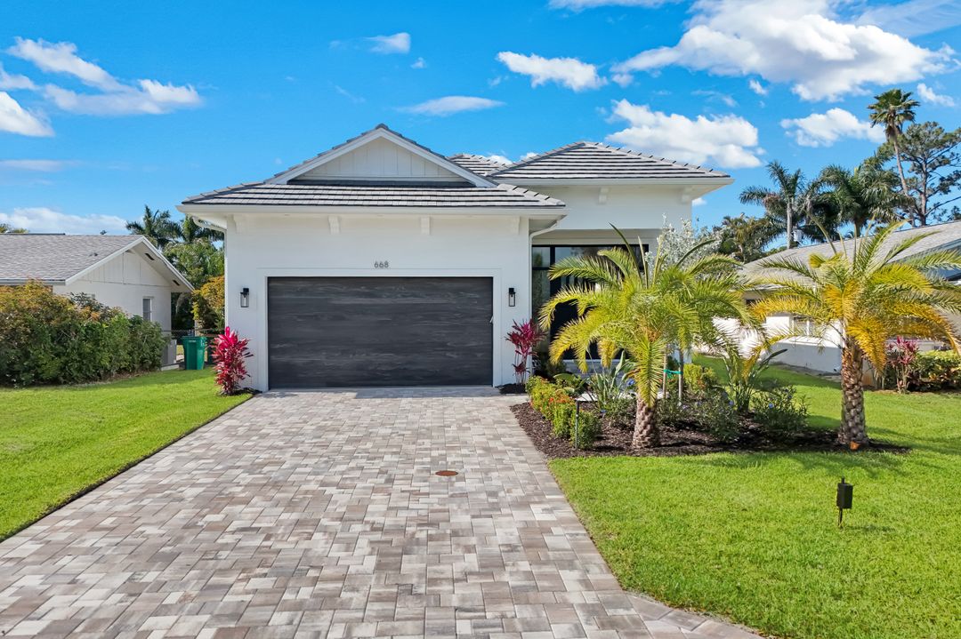 668 93rd Ave N, Naples, FL 34108