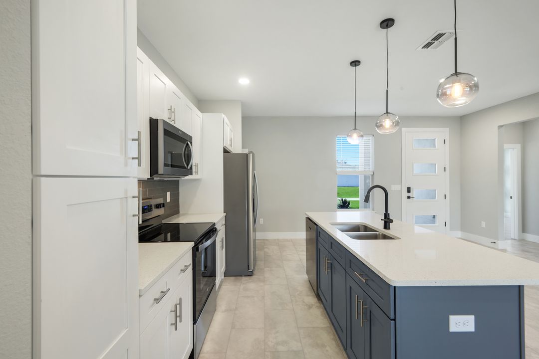 421 NE 19th Terrace, Cape Coral, FL 33909