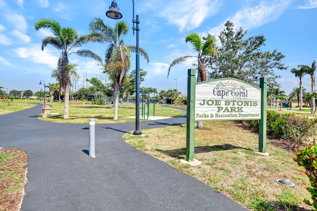 3527 SW 4th Ln, Cape Coral, FL 33991