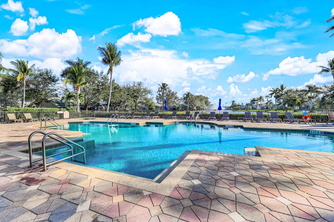 8199 Ibis Cove Cir, Naples, FL 34119