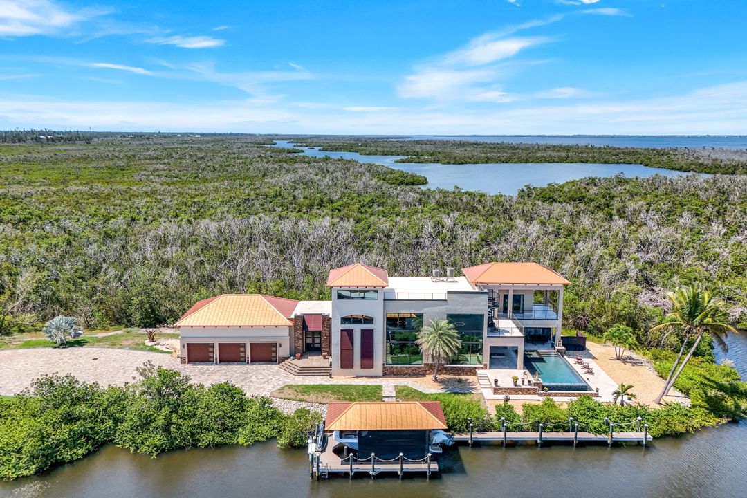 2755 Cussell Dr, Saint James City, FL 33956