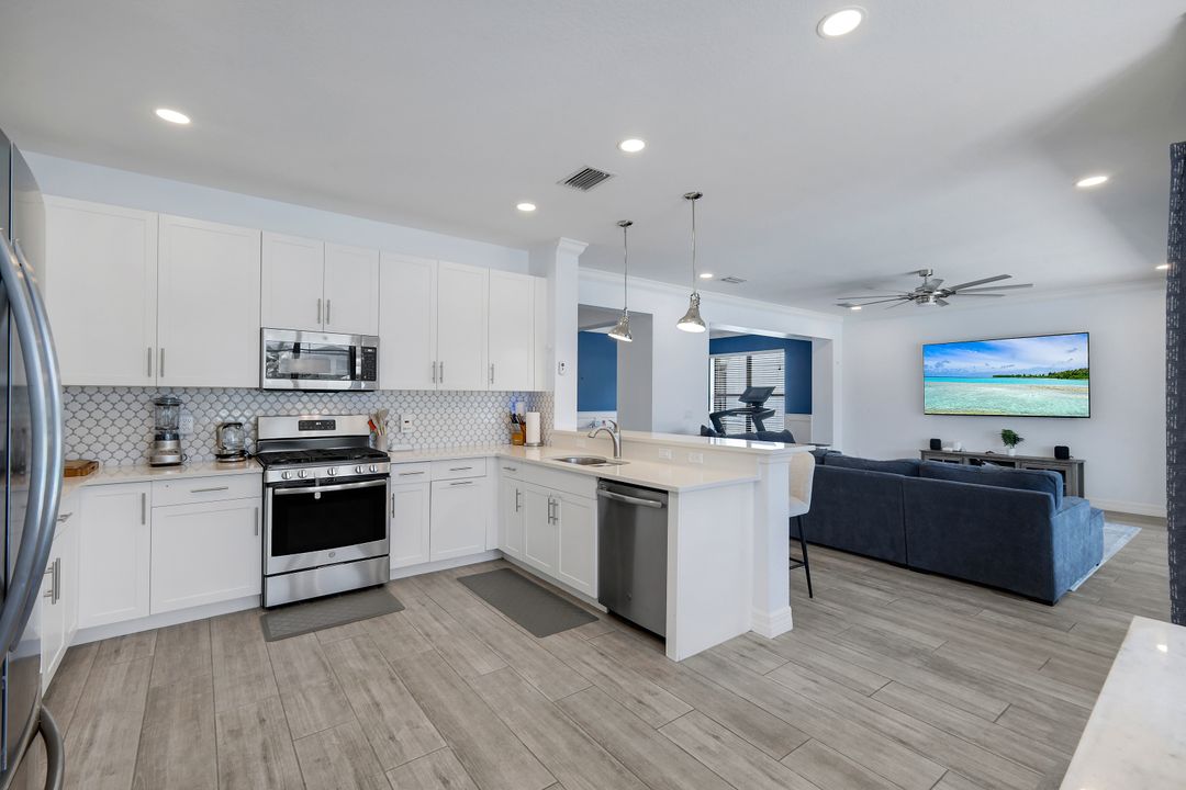 4500 Aurora St, Naples, FL 34119
