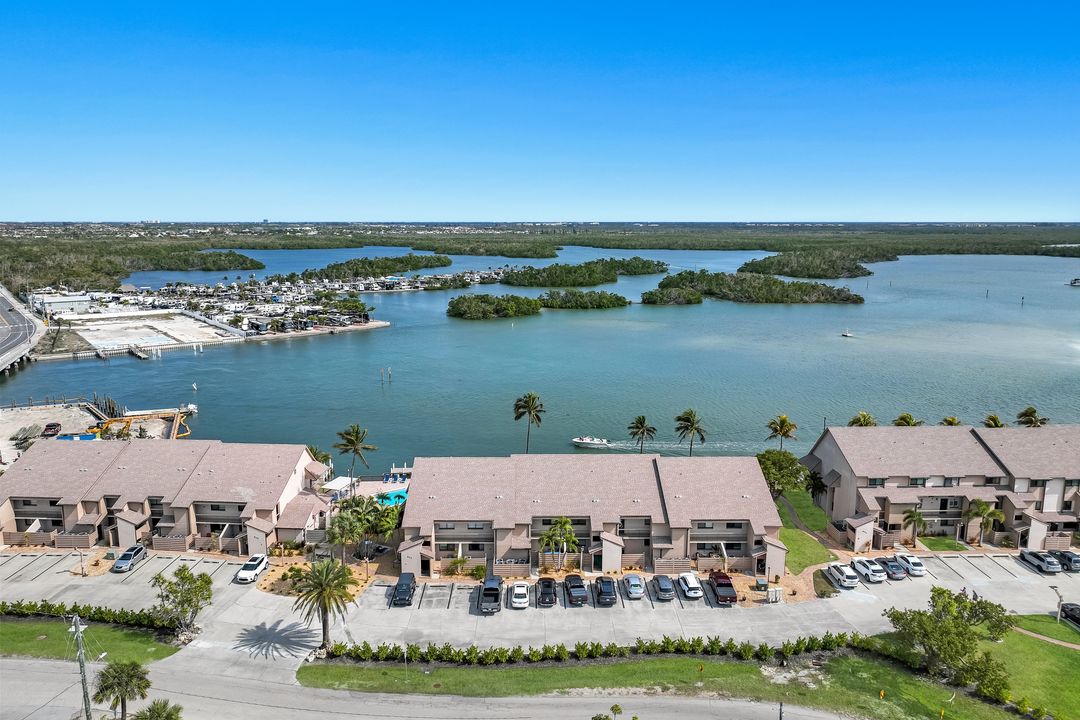 896 Buttonwood Dr  #108, Fort Myers Beach, FL 33931