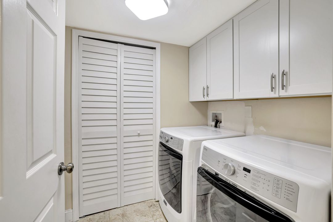 340 Horse Creek Dr #207, Naples, FL 34110