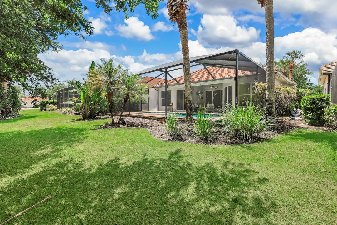 6072 Highwood Park Ln, Naples, FL 34110
